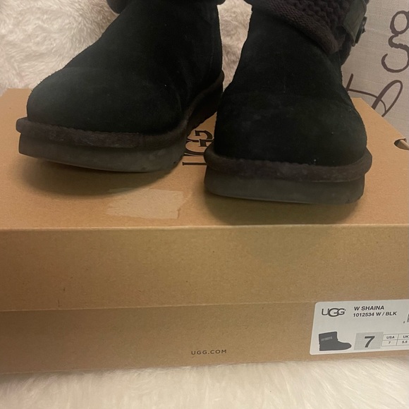 Snow is here! Be warm enough wearing this comfortable boots! - Picture 2 of 3